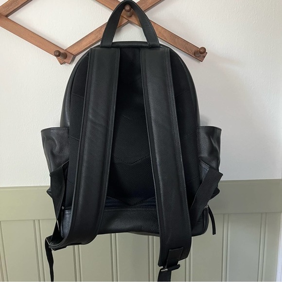 Bolongaro Trevor Contrast Zip Backpack in Black Leather - Picture 5 of 10